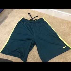 Nike dri fit large shorts with pockets